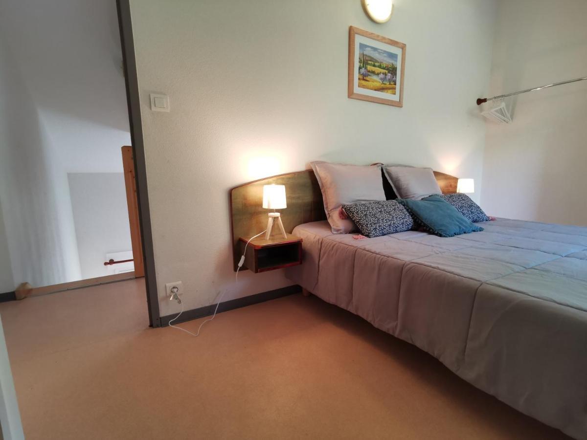 Au 11 T3 Duplex, Village Vacances, Piscines, Parking Saint-Geniez-dʼOlt エクステリア 写真